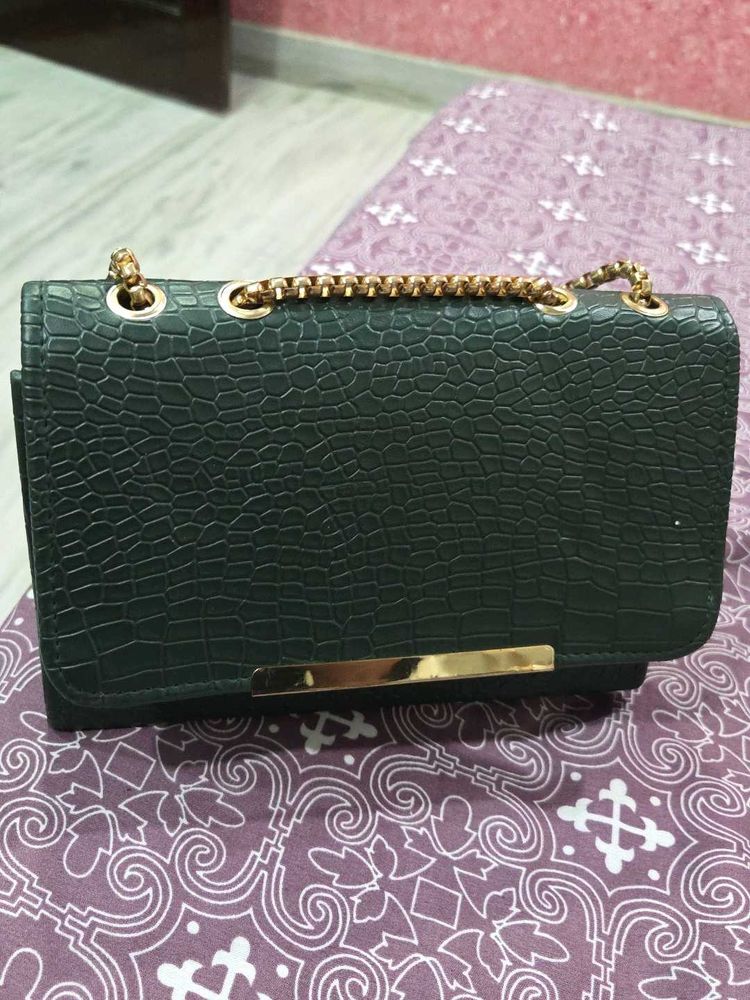 Chic Green Crocodile Embossed Shoulder Bag
