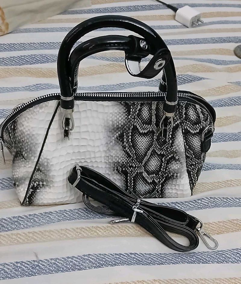 Stylish Snakeskin Handbag - New