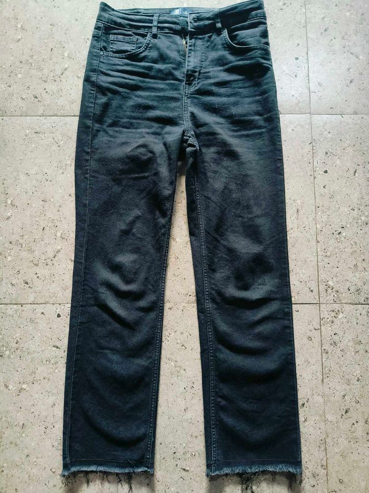 Stylish Dark Wash High-Waist Raw Hem Jeans