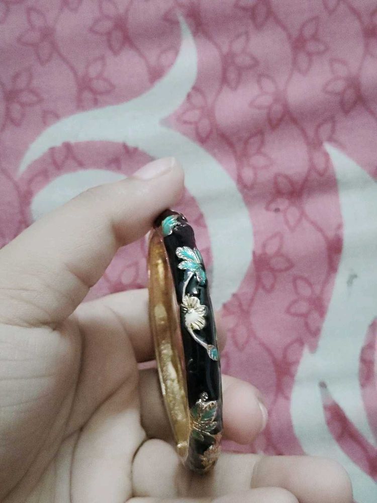 Exquisite Enamel Floral Bangle
