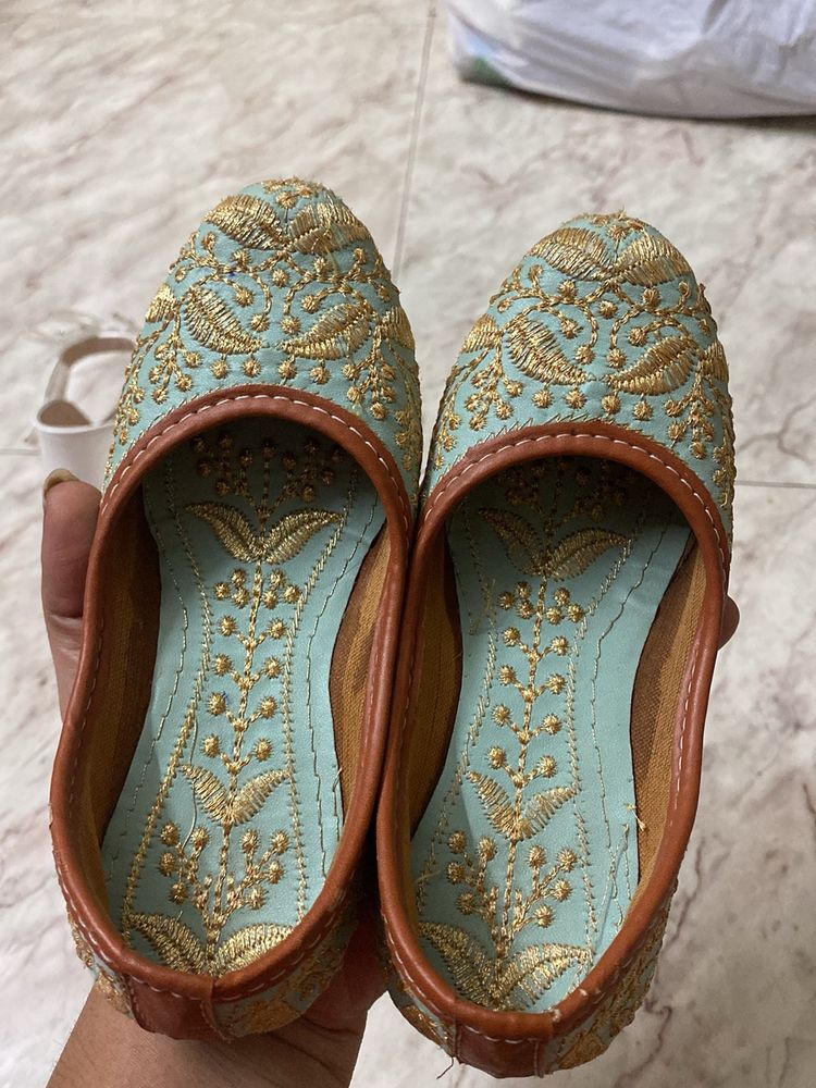 Golden Embroidered Punjabi Jutti For Girls