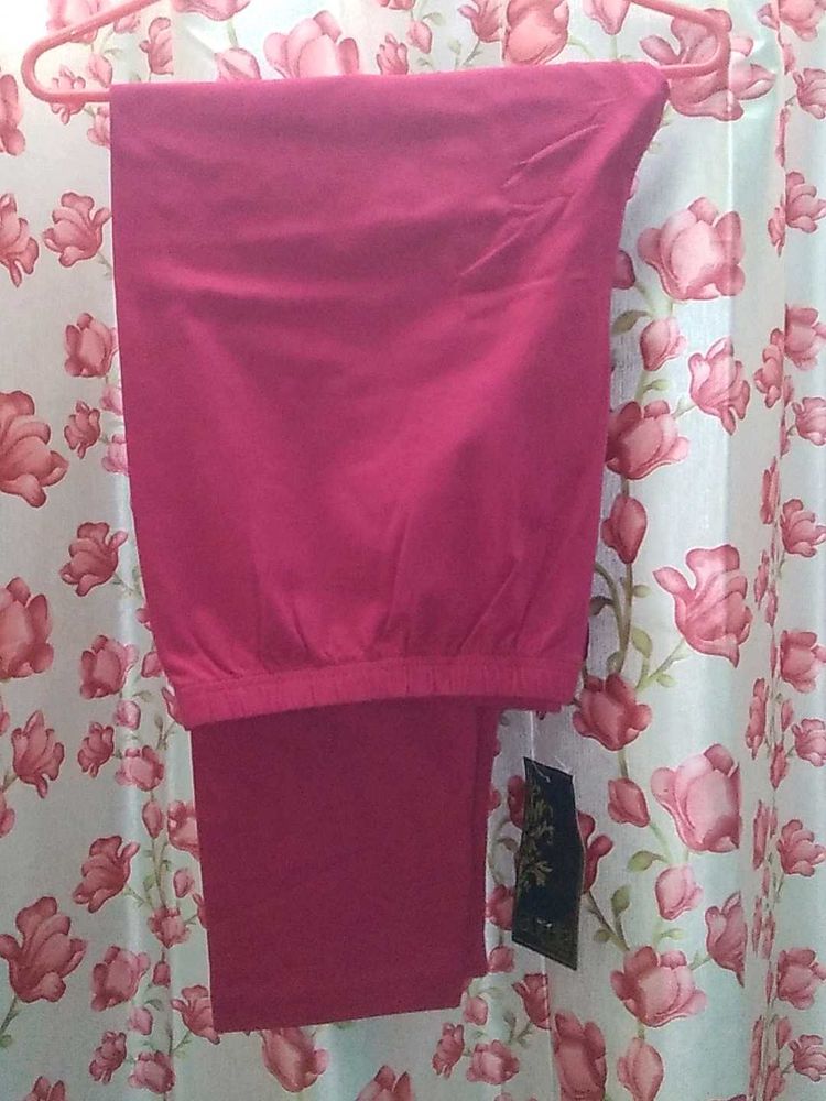 Comfortable Pink leggings.XL.