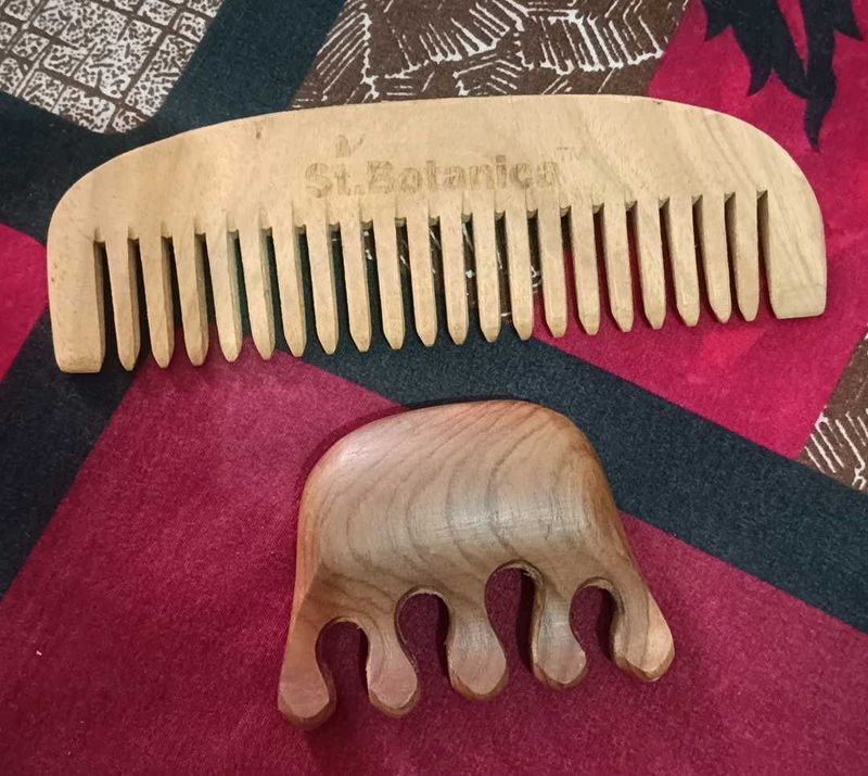 Set of 2 Wooden Combs for Healthy Hair