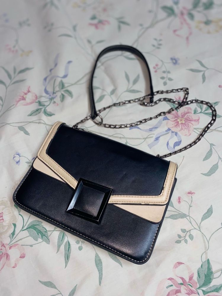 Buy This Elegant Classy Black &amp; White Pattern Bag