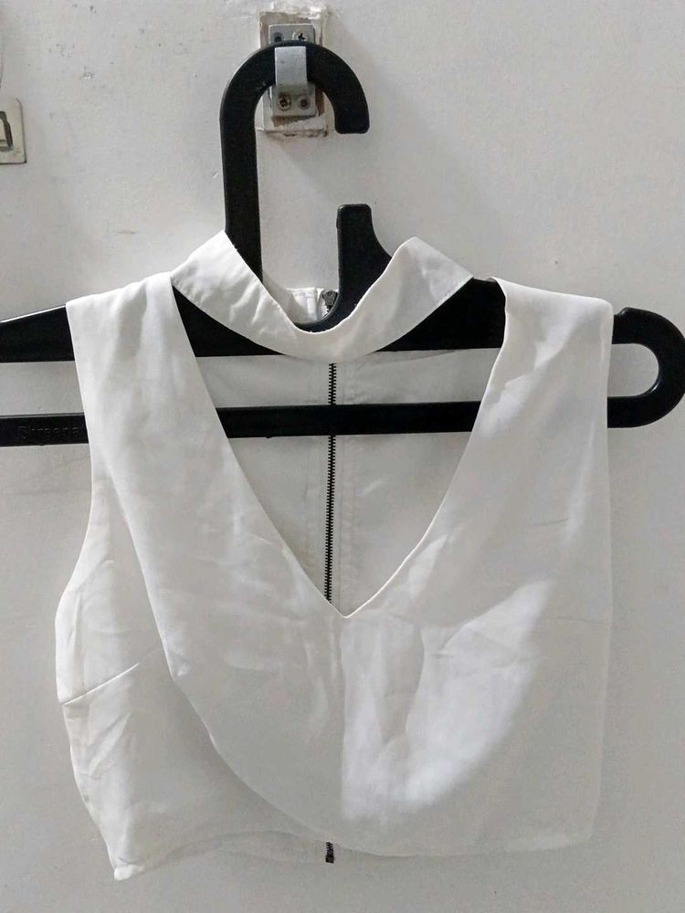 Chic White Cropped V-Neck Top