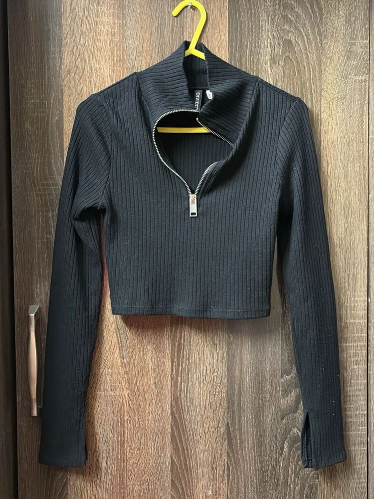 Black Ribbed Zip-Up Crop Top