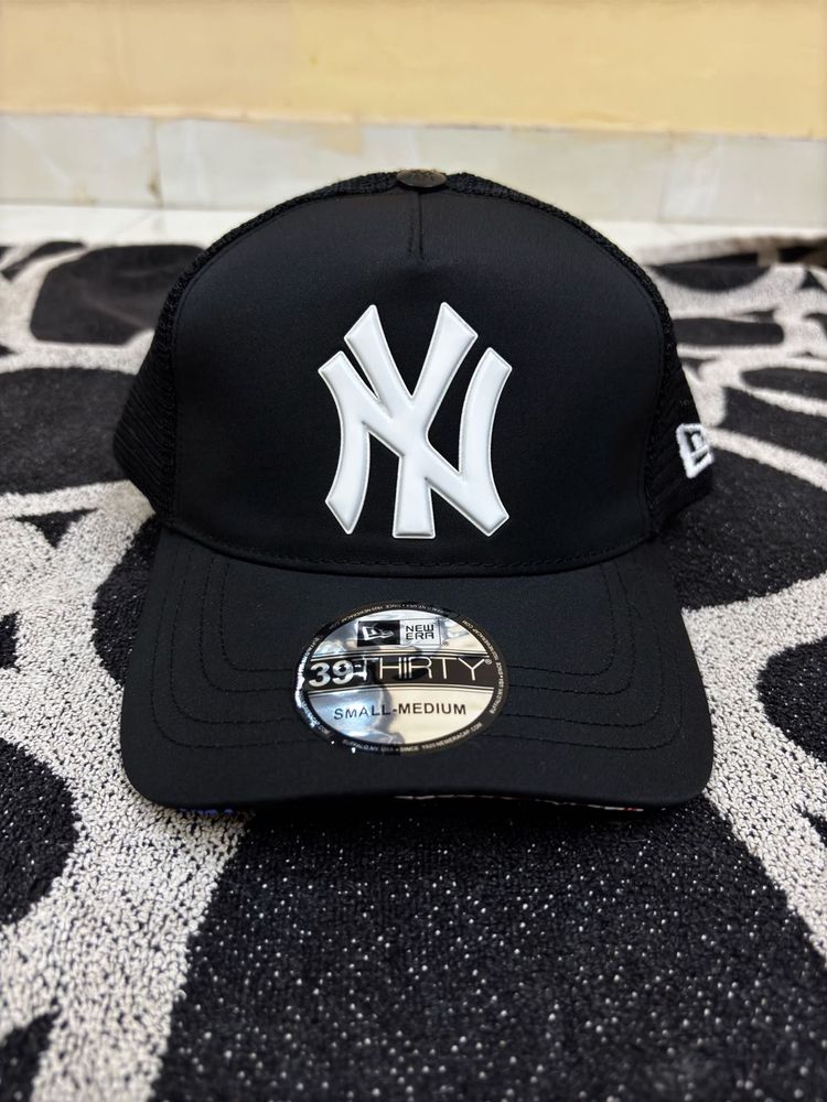 New Era NY Yankees Trucker Hat