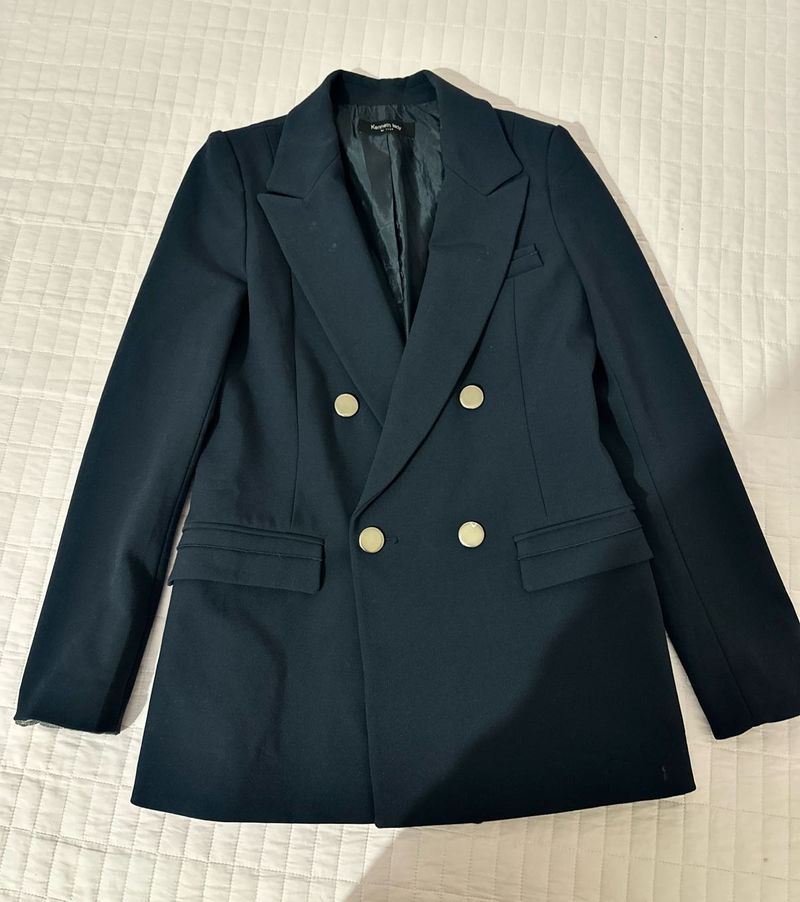 NAVY blue + gold buttons= old money perfection