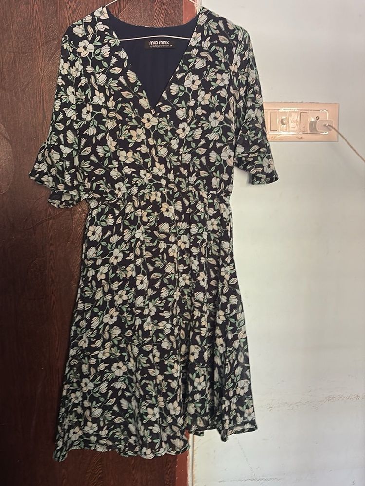 Chic Floral Wrap Dress with Flutter Sleeves