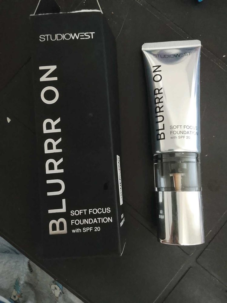 StudioWest Blur On Foundation SPF 20
