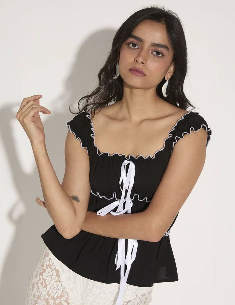 Cute Black &amp; White Tie-Front Top