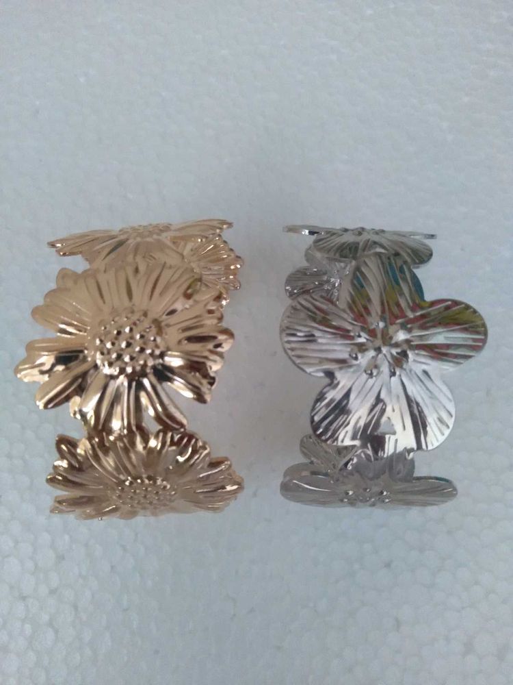 Chic Flower Design Bangles