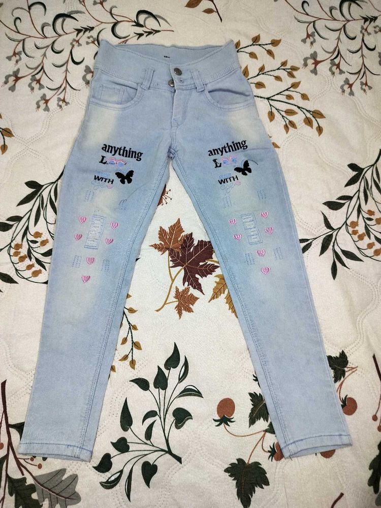 Cute Light Wash Jeans Butterfly Embellishment