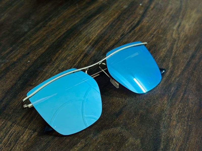 Stylish Blue Mirrored Sunglasses