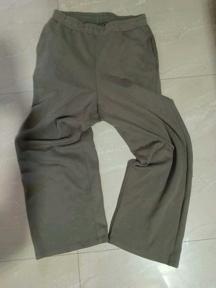 baggy sweatpant