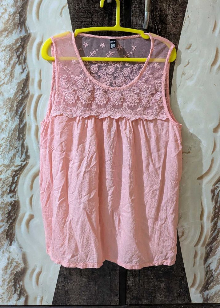 Soft Pink Sleeveless Lace Top 🌸