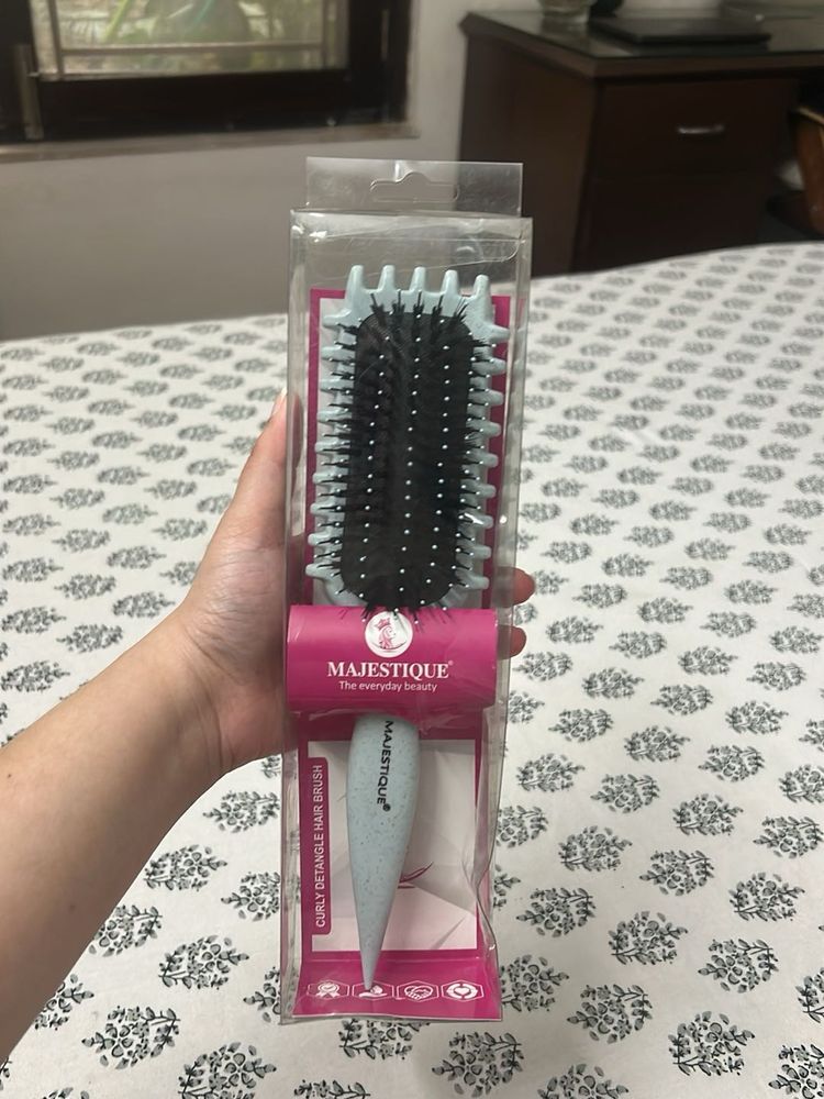 Majestique Curly Detangle Hair Brush