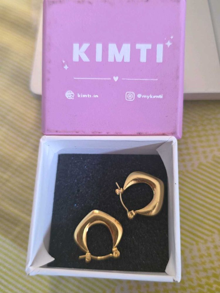 KIMTI Gold Square Hoop Earrings