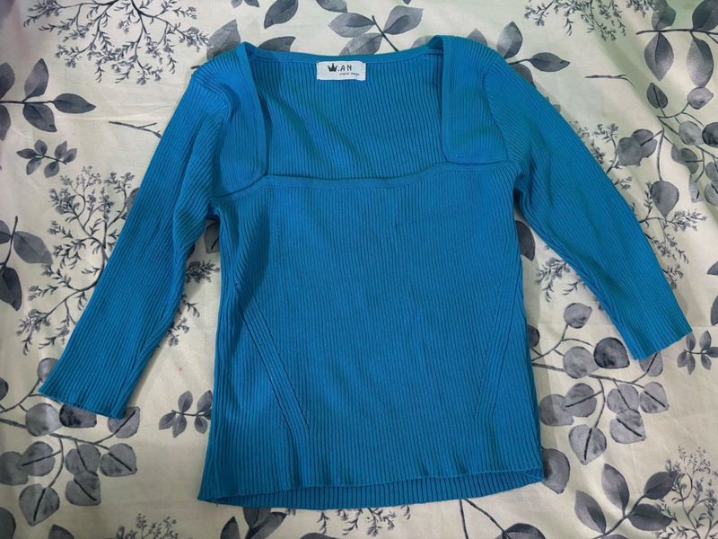 Very pretty blue ribbed top 💙