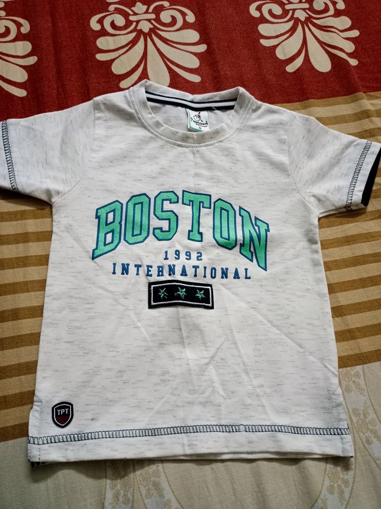 New Baby's Tshirt c nikker- 12-18 months