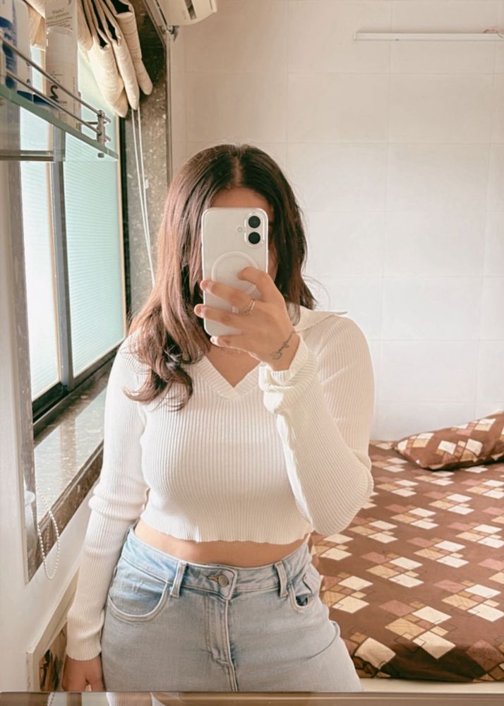Chic White Ribbed Cropped Top