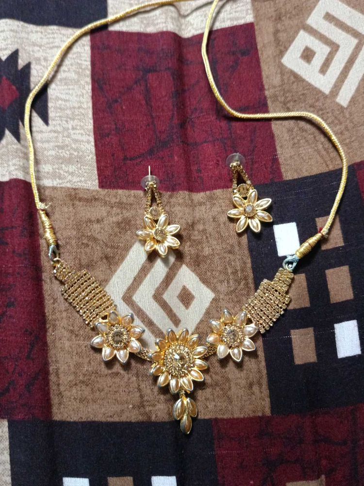 Gold Floral Necklace and Earring Set