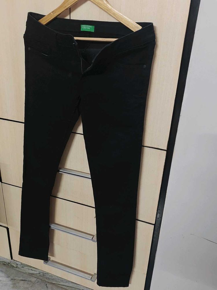 UCB Classic Black Skinny Fit Jeans
