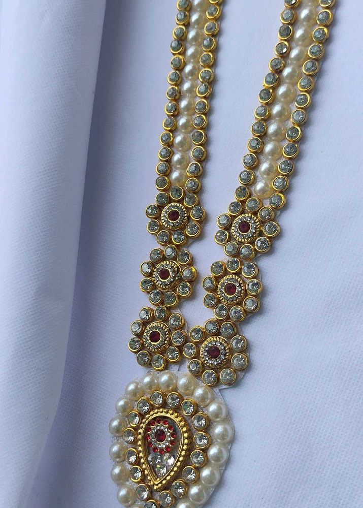 Elegant Pearl and Stone Necklace Set. for all God