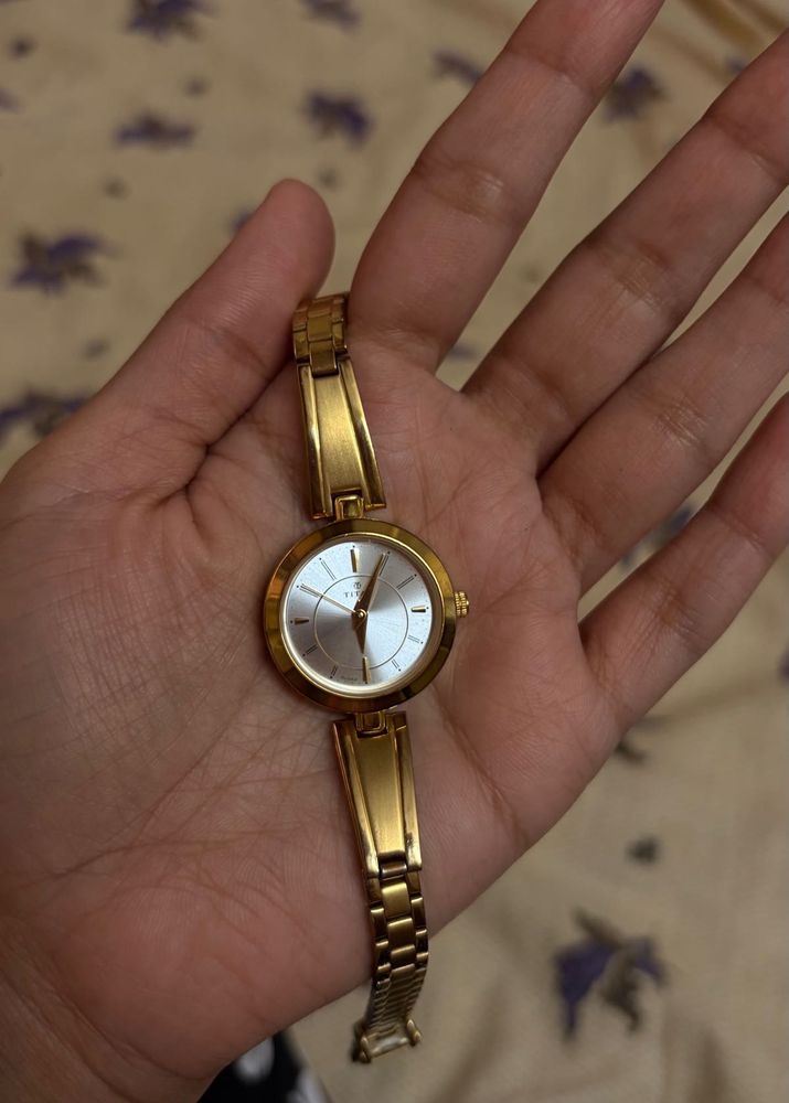 Elegant Gold Tone Women's Watch