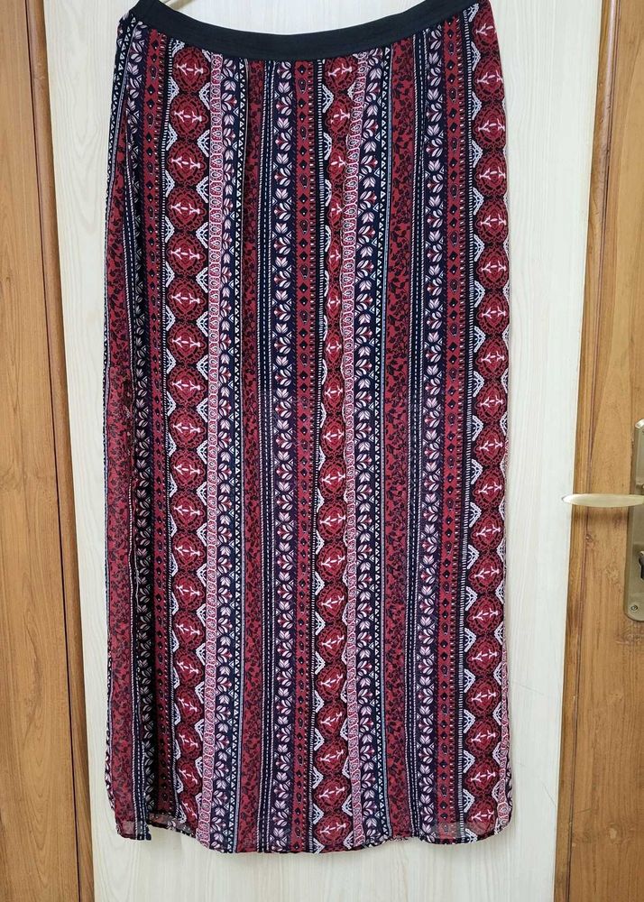 Nice Skirt With Side Slit And Half Liner Size 32"