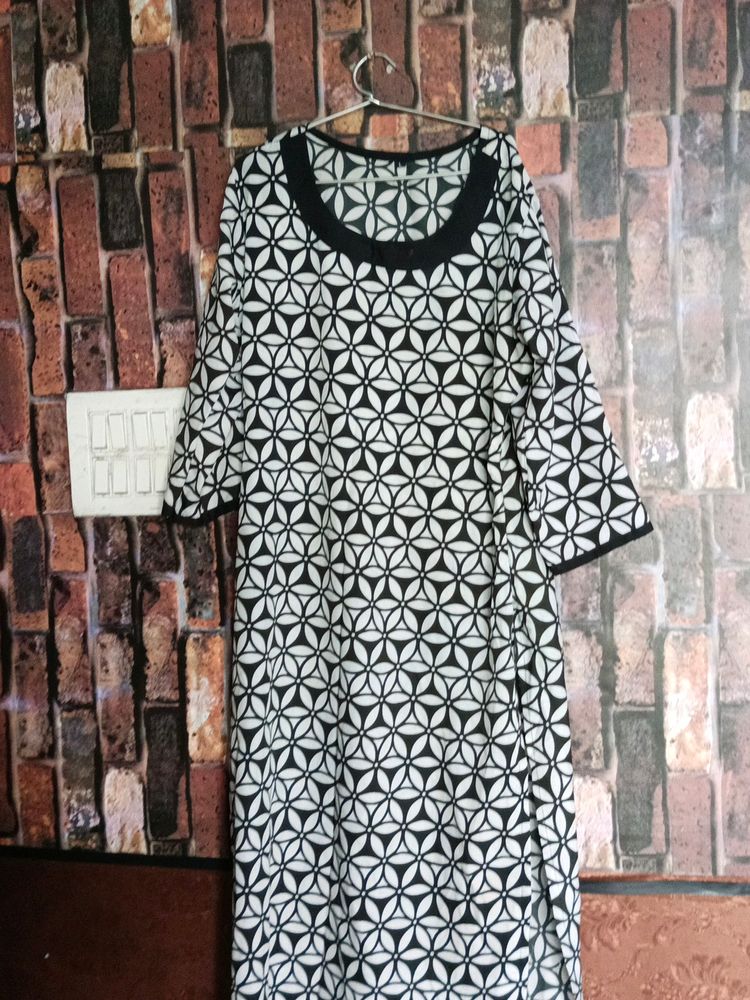 Black And White Kurti Straight And Beautiful