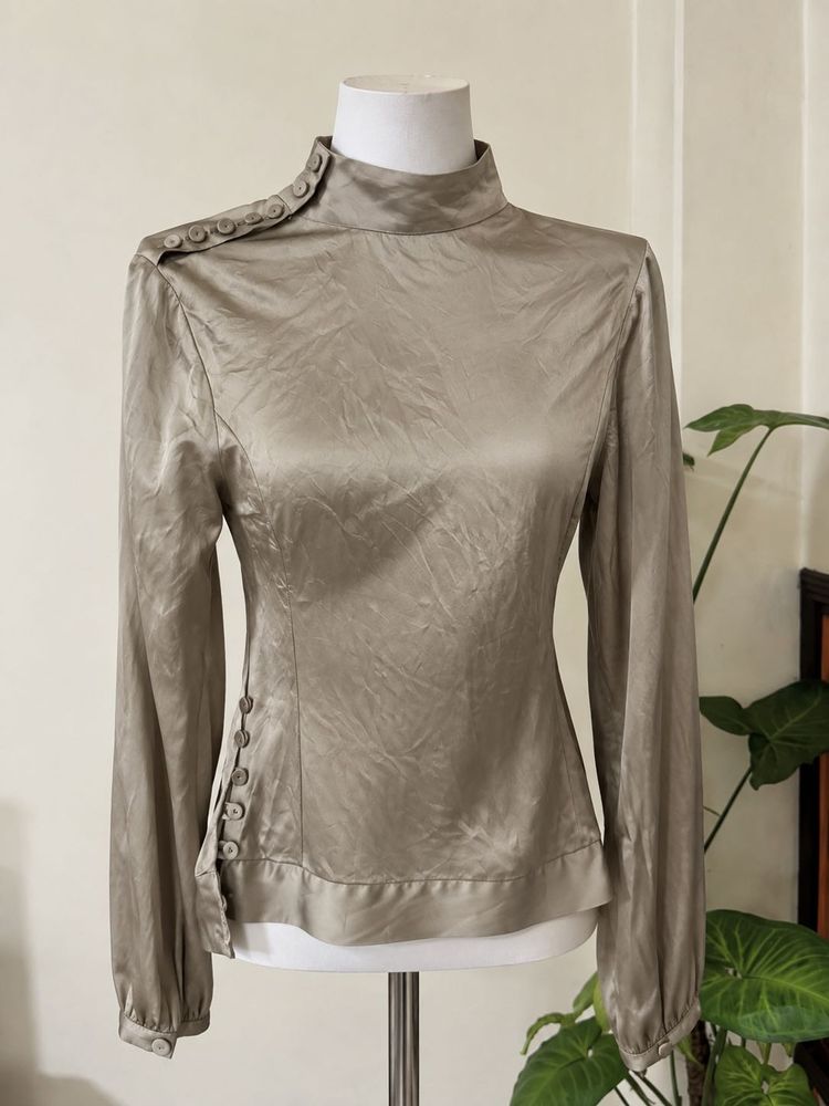 Elegant⚜️Chic Silk Button Detail Top⚜️