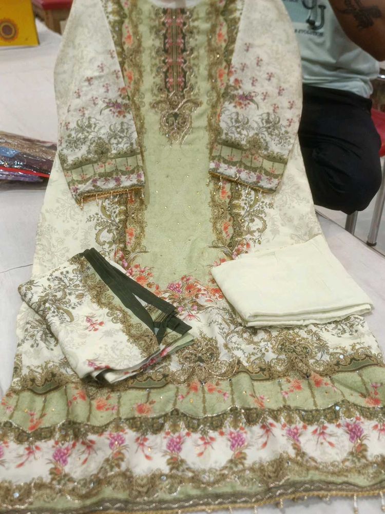 Elegant Floral Print Kurta Set