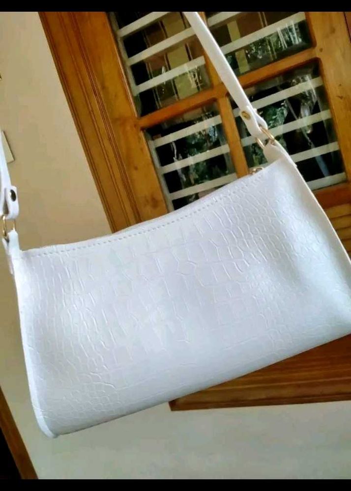 Hand bag / Sling ba