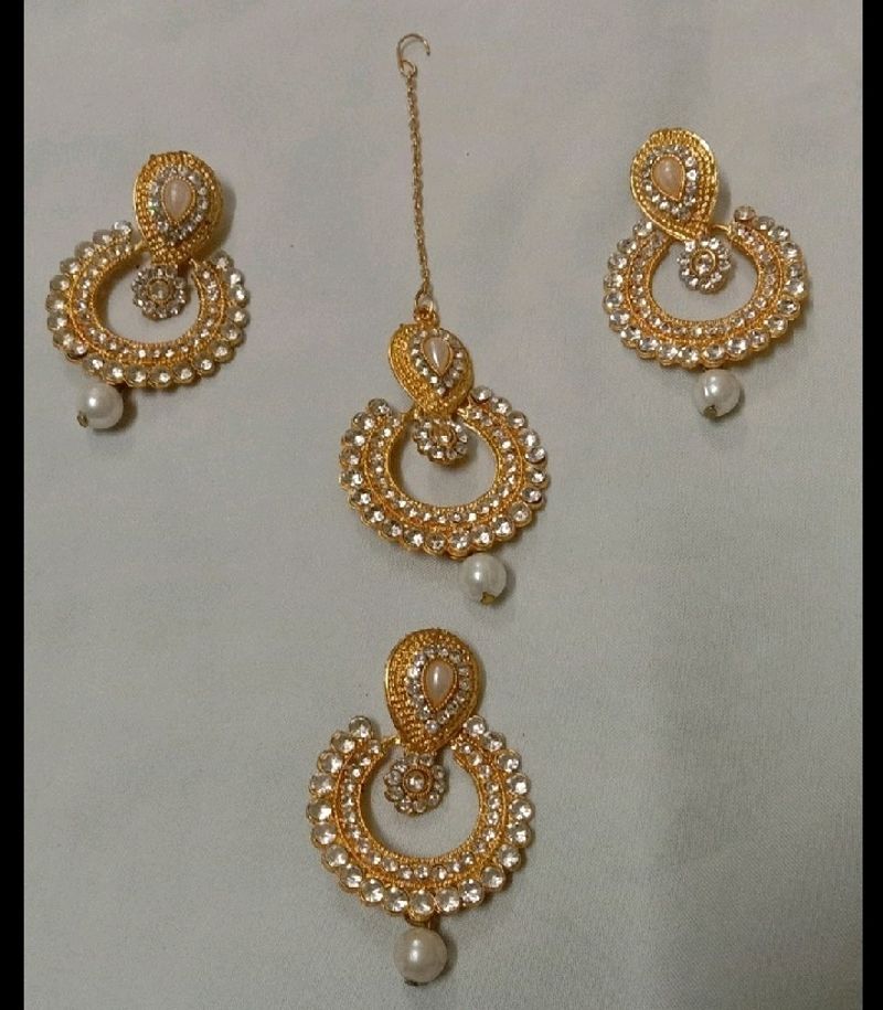 Elegant Kundan Maang Tikka &amp; Earrings Set