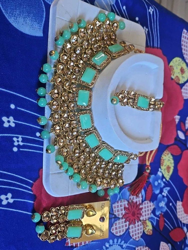 Elegant Jewelry Set with mang tikka