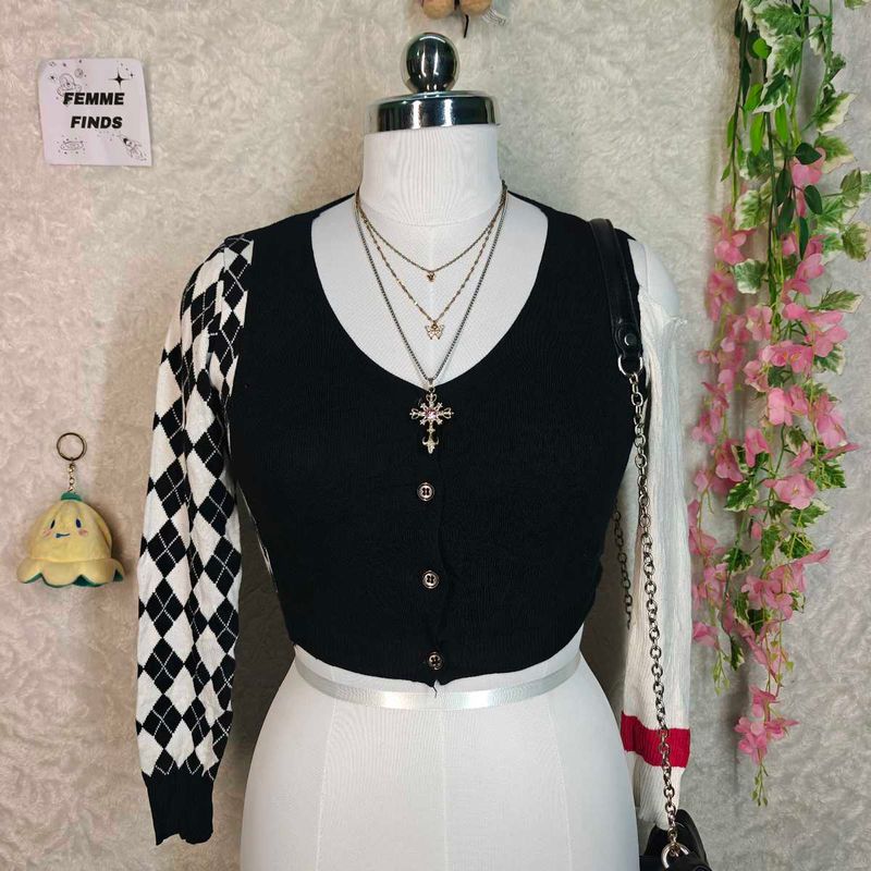 Chic Black &amp; White Argyle Cardigan