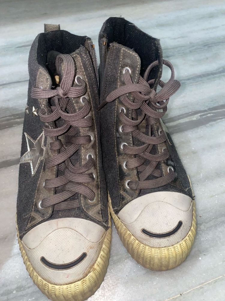 Korean High-top Sneakers with Star Detail
