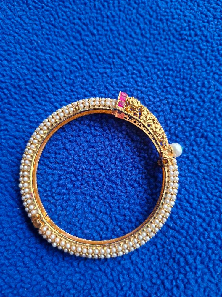 Contemporary bracelet bangle
