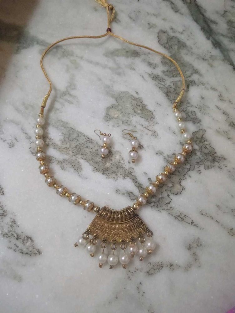Elegant Pearl Necklace &amp; Earrings Set