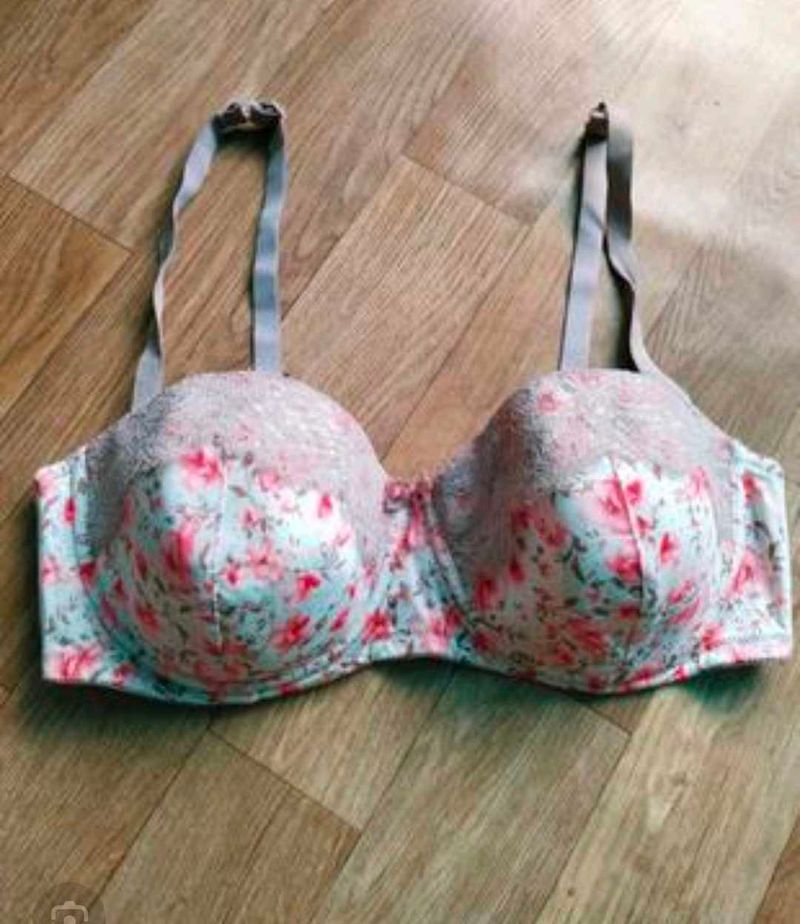 Floral Lace detail bra with beautiful brief