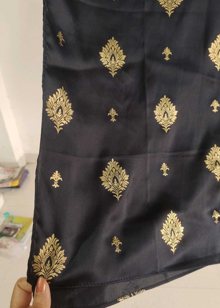 Black &amp; Gold Patterned Fabric