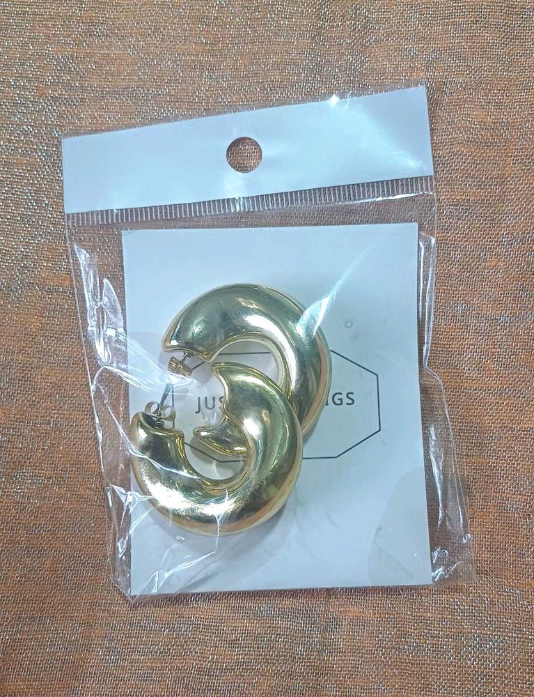 🌟 Chunky Gold Hoop Earrings 🌟
