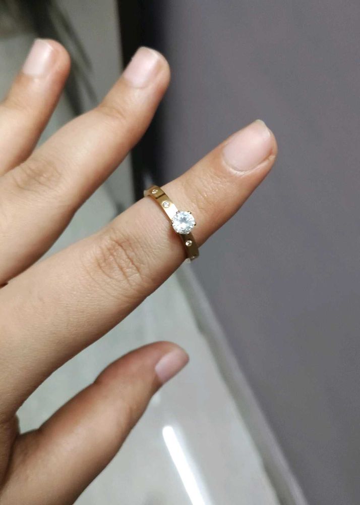 Sparkling Solitaire Ring