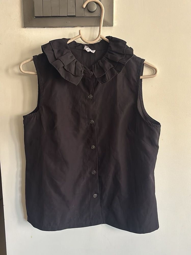 Sleeveless Black Blouse with Ruffle Collar
