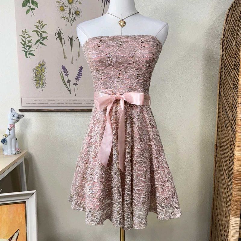 Chic Pink Lace Strapless Dress