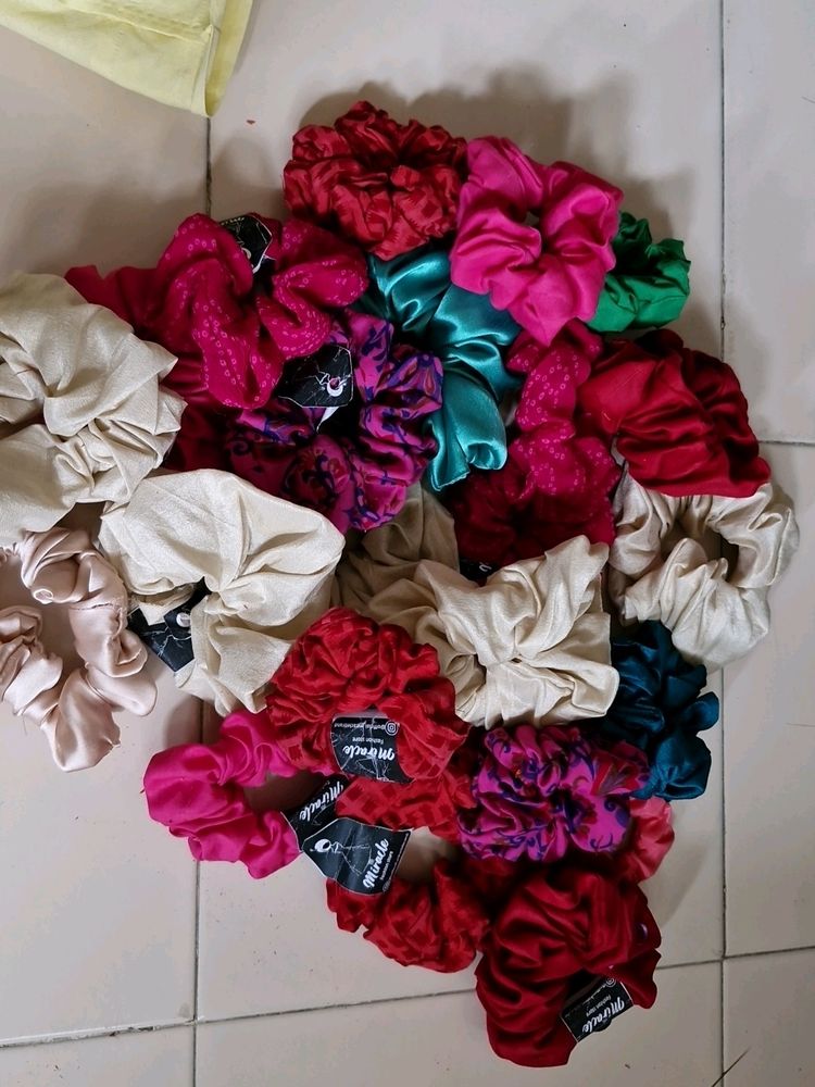 20 Scrunchies