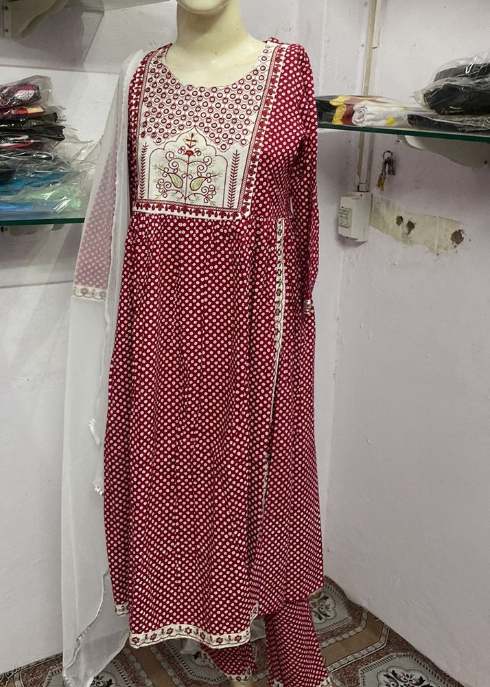 Nyra Suit