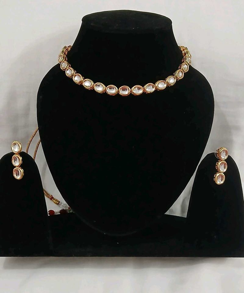 Elegant Kundan Necklace &amp; Earring Set
