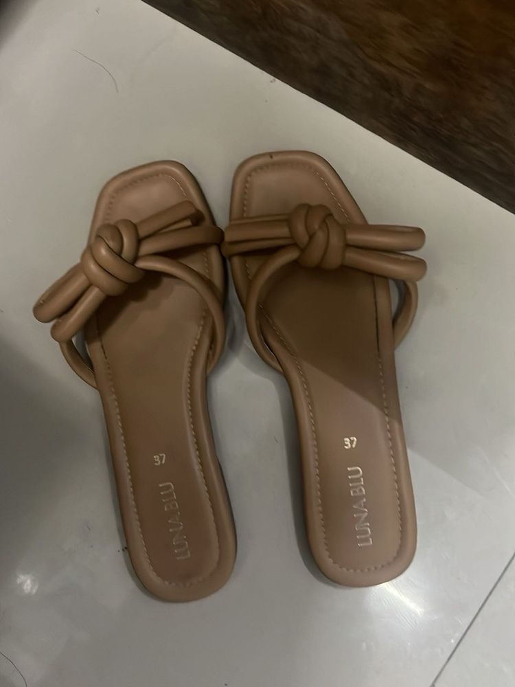 Luna Blu Women's Tan Knotted Sandals